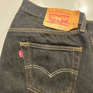 Levi's Men's Slim Straight Jeans in Black Denim with Contrast Stitching